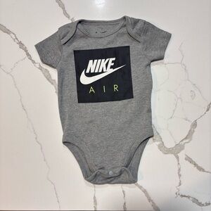 NIKE Air Baby Boys Grey Gray One Piece BodySuit 0-6 Months Activewear Infant